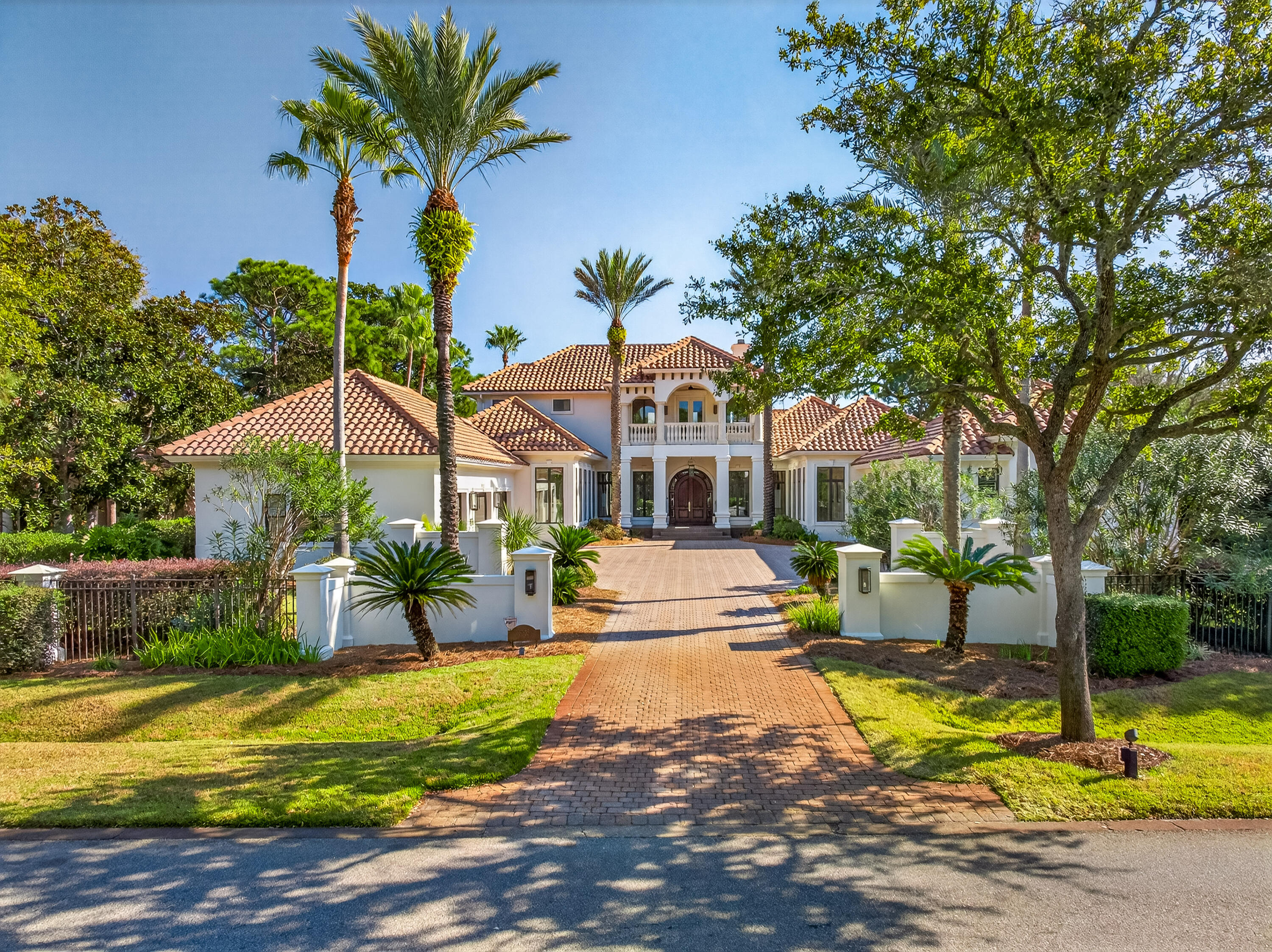 3325 Club Drive