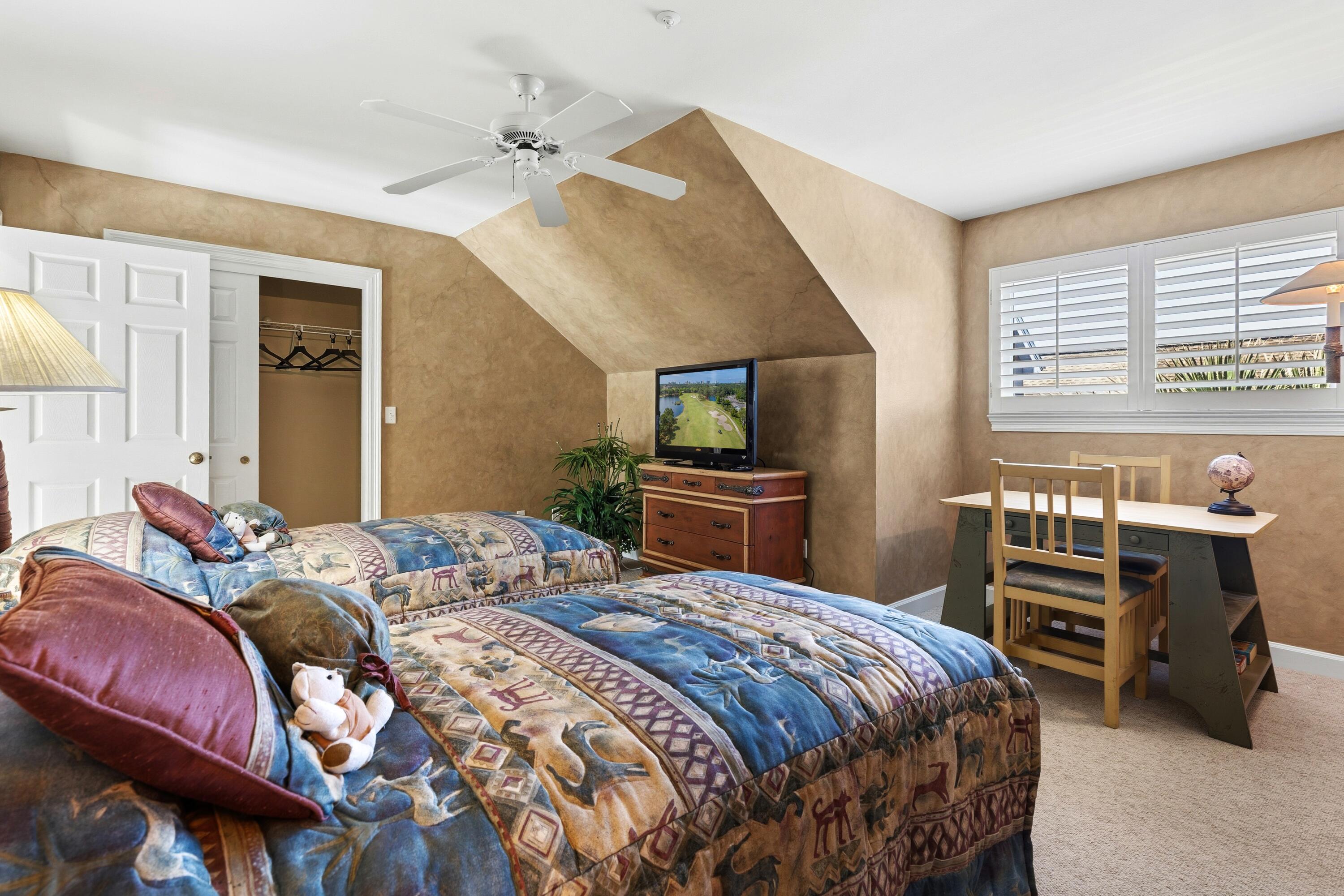 8528 Turnberry Court 8528