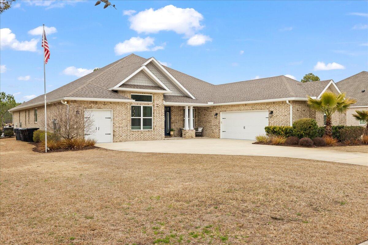 513 W Club House Drive