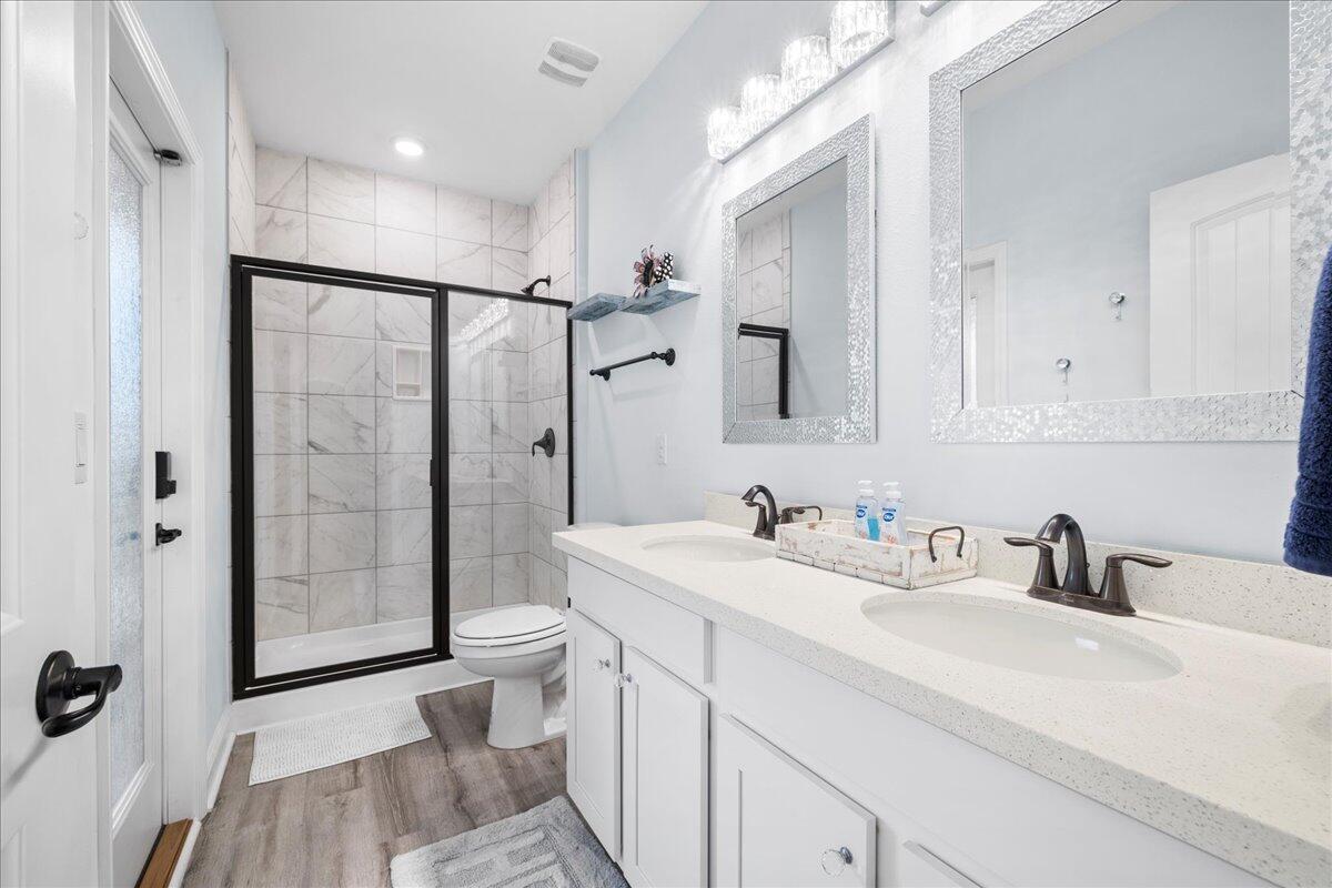 513 W Club House Drive