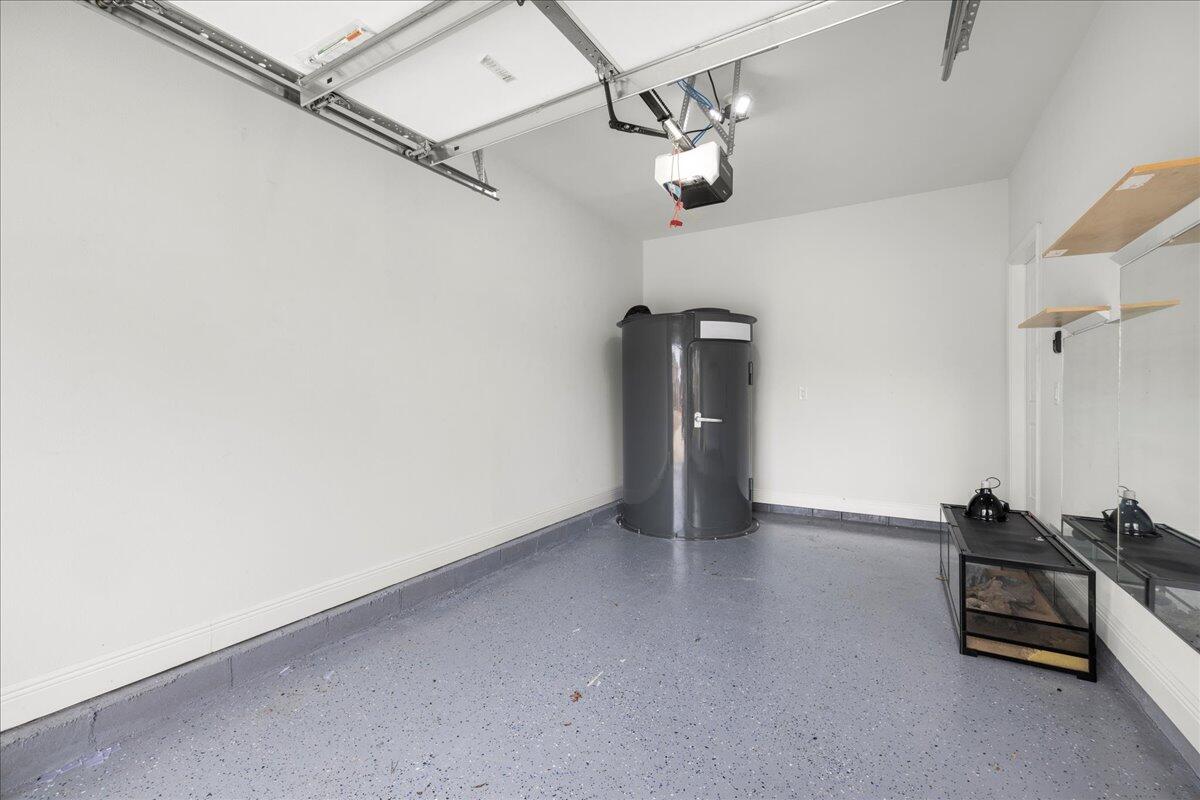 513 W Club House Drive