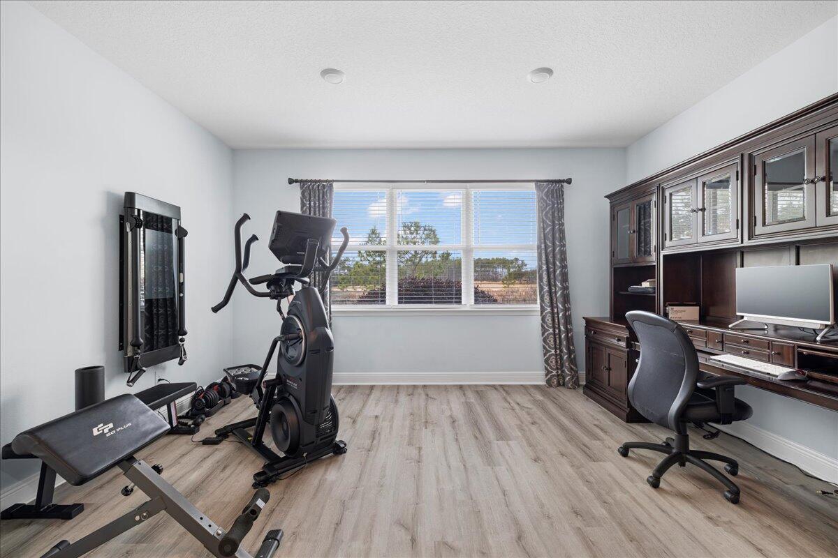 513 W Club House Drive