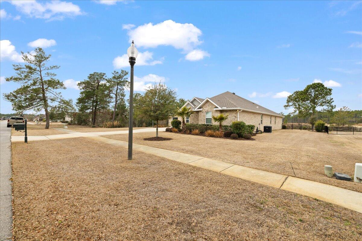 513 W Club House Drive