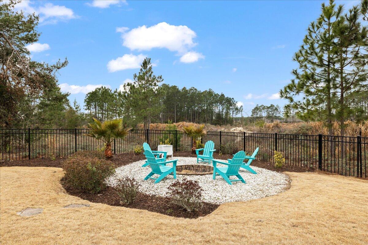 513 W Club House Drive