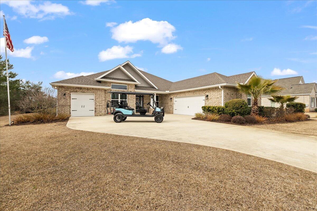 513 W Club House Drive