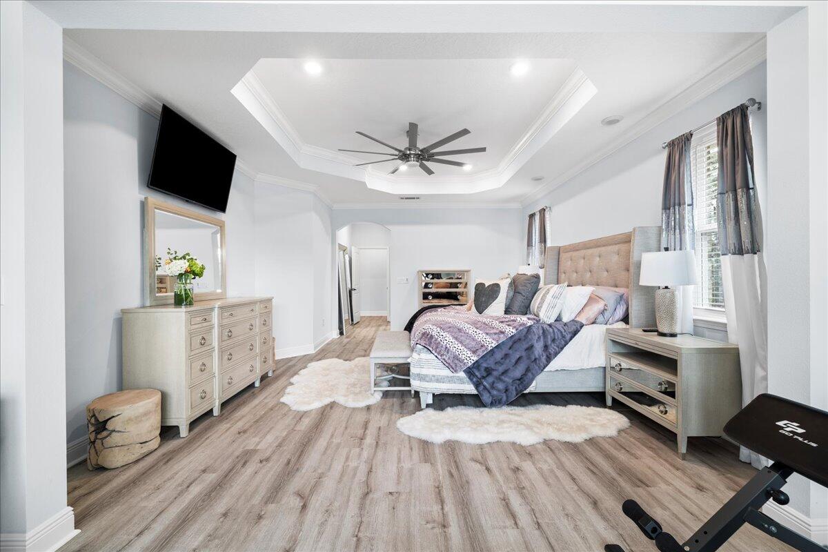 513 W Club House Drive