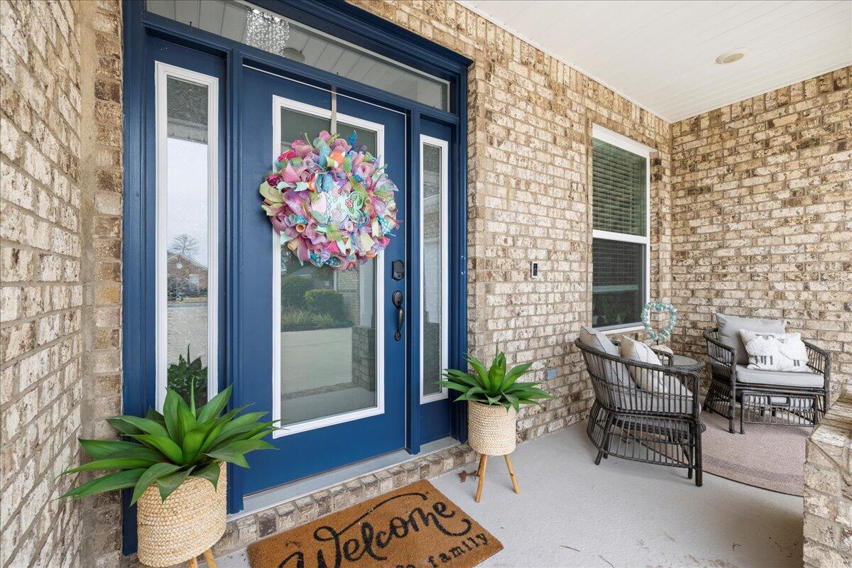 513 W Club House Drive