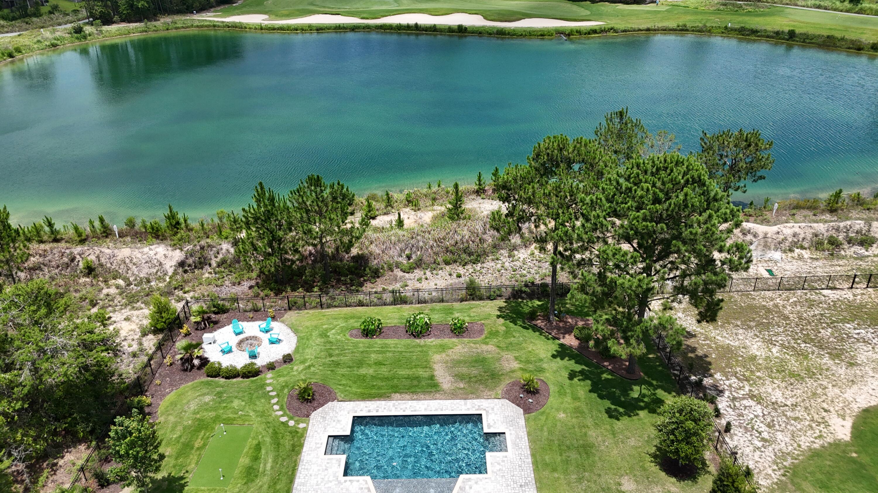 513 W Club House Drive