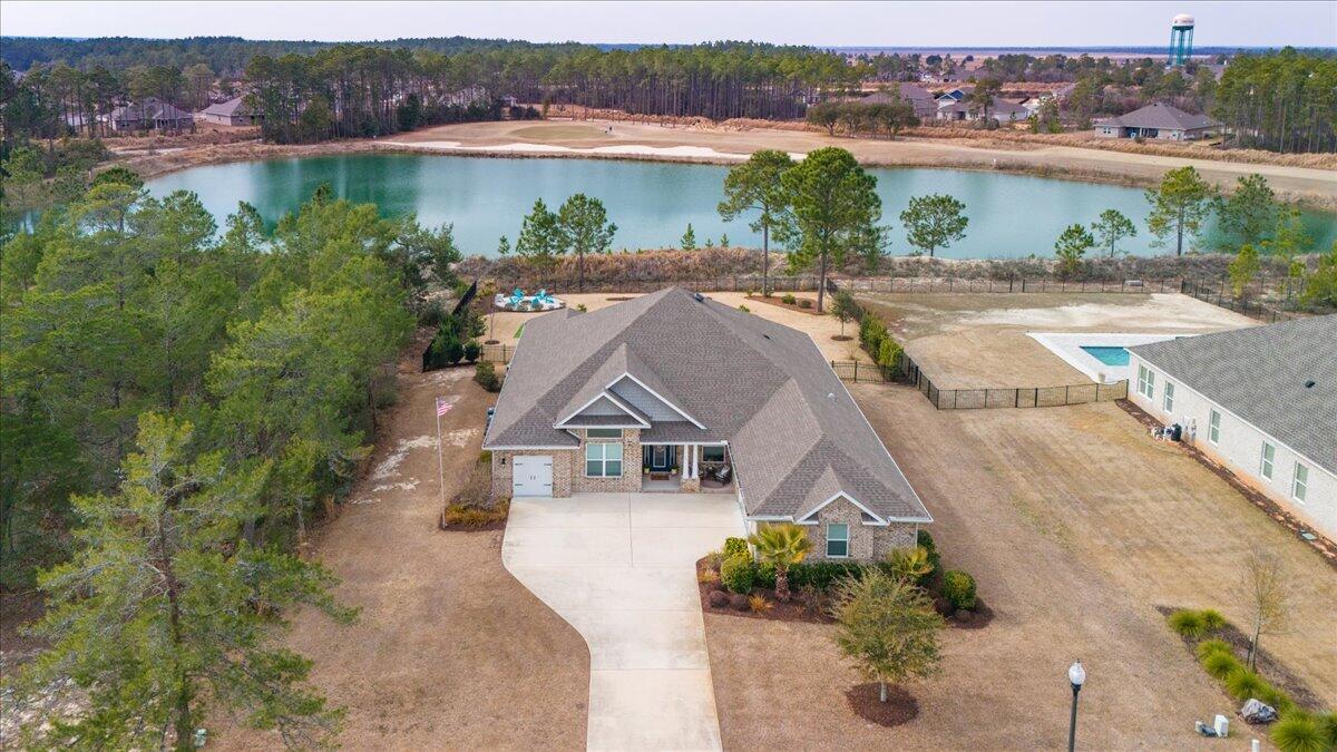 513 W Club House Drive