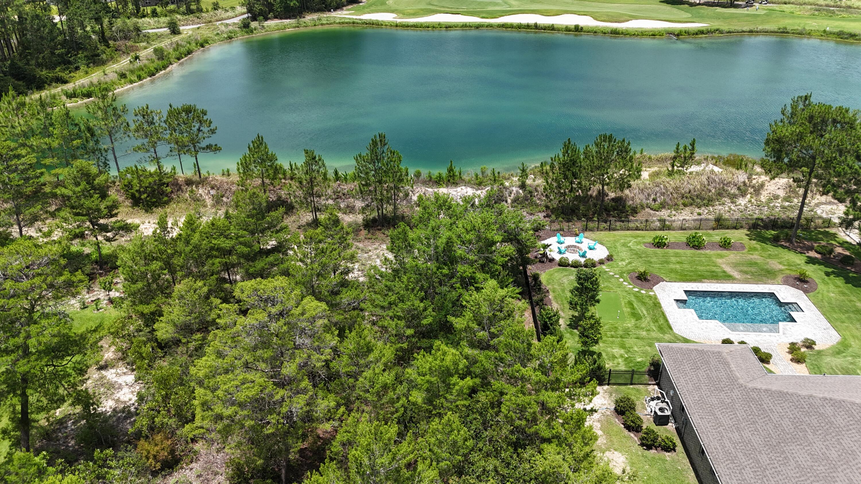 513 W Club House Drive