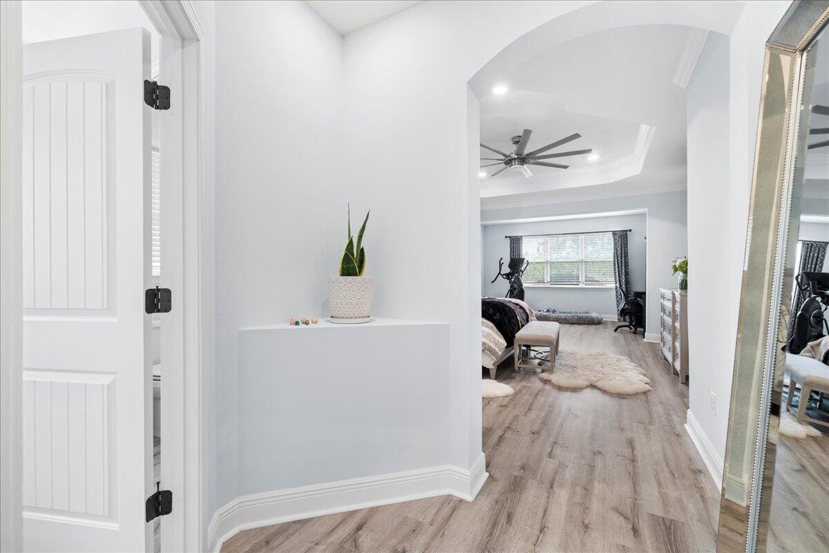 513 W Club House Drive