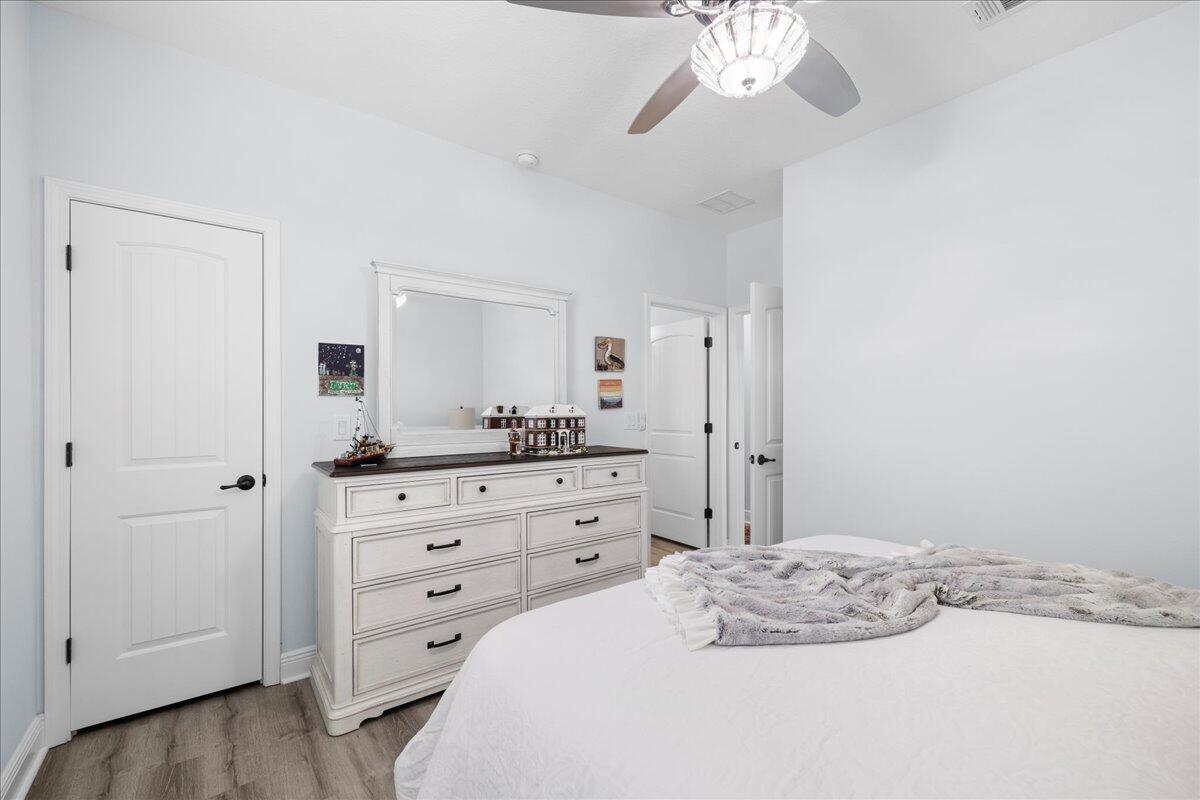 513 W Club House Drive