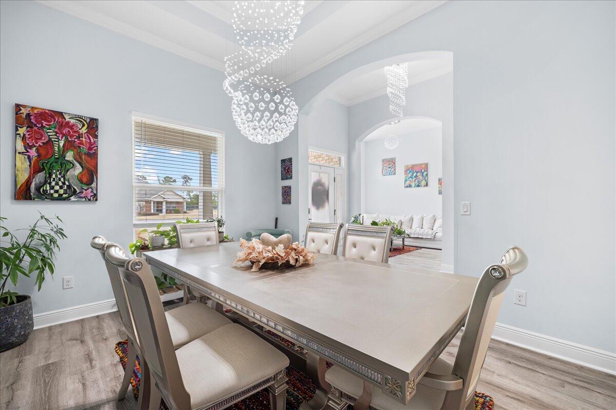 513 W Club House Drive