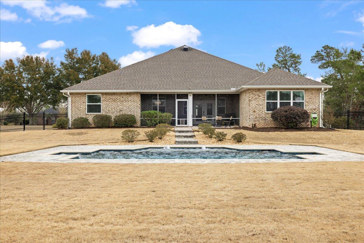 513 W Club House Drive