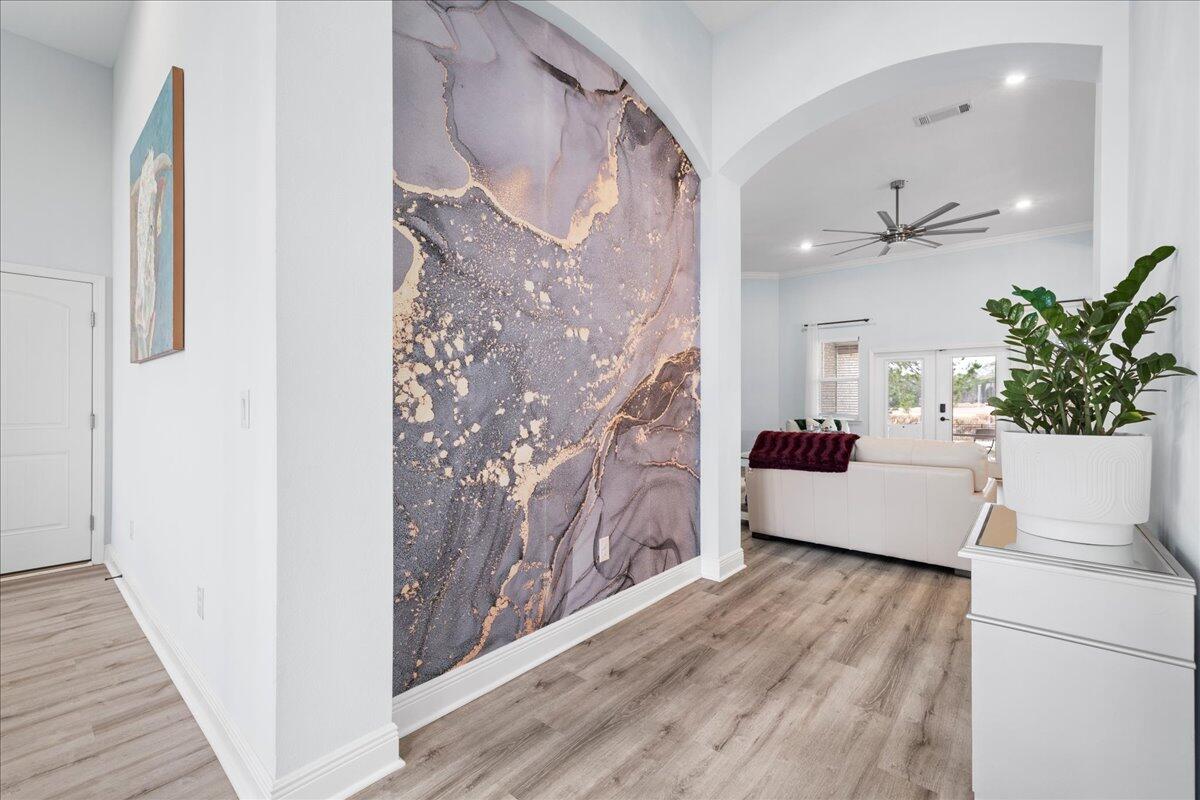 513 W Club House Drive