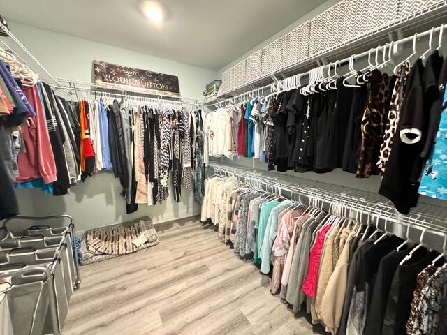 513 W Club House Drive