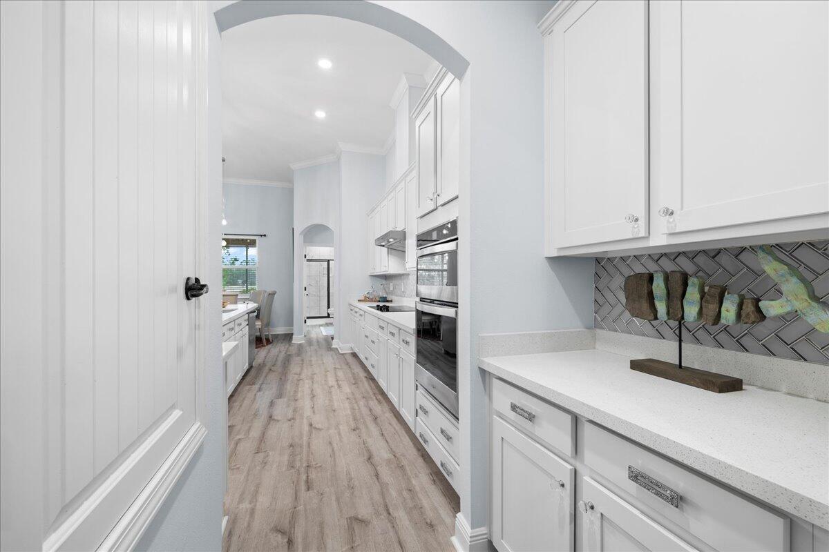 513 W Club House Drive