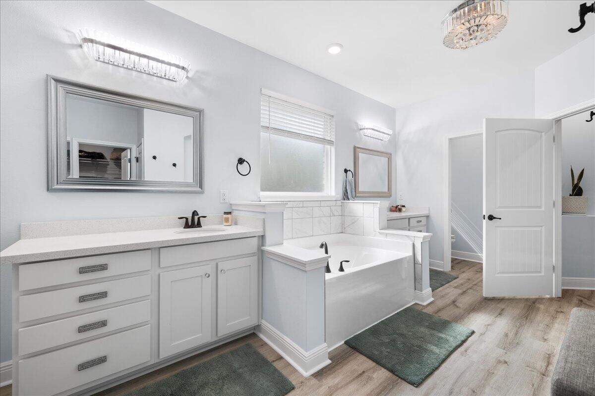 513 W Club House Drive