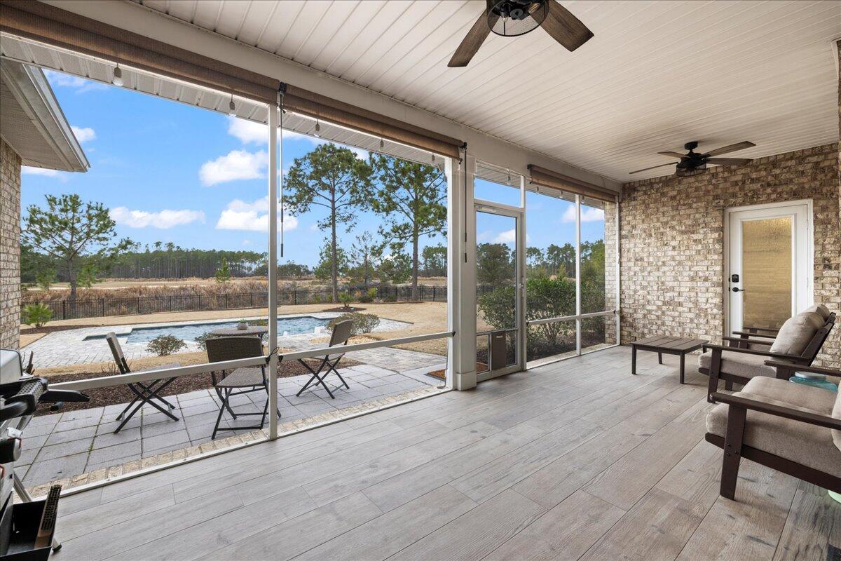 513 W Club House Drive