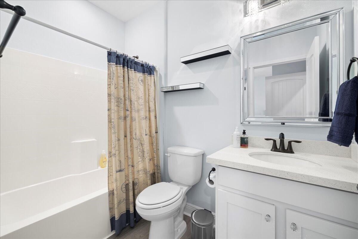 513 W Club House Drive