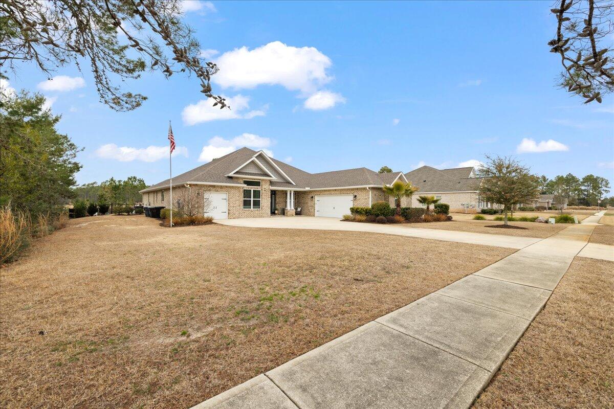 513 W Club House Drive