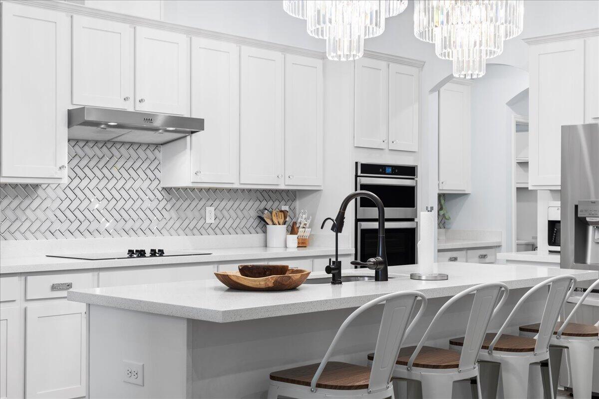 513 W Club House Drive