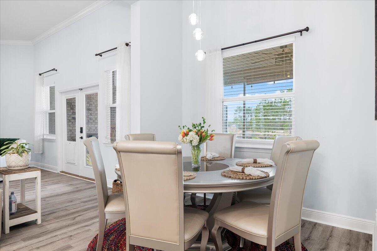 513 W Club House Drive