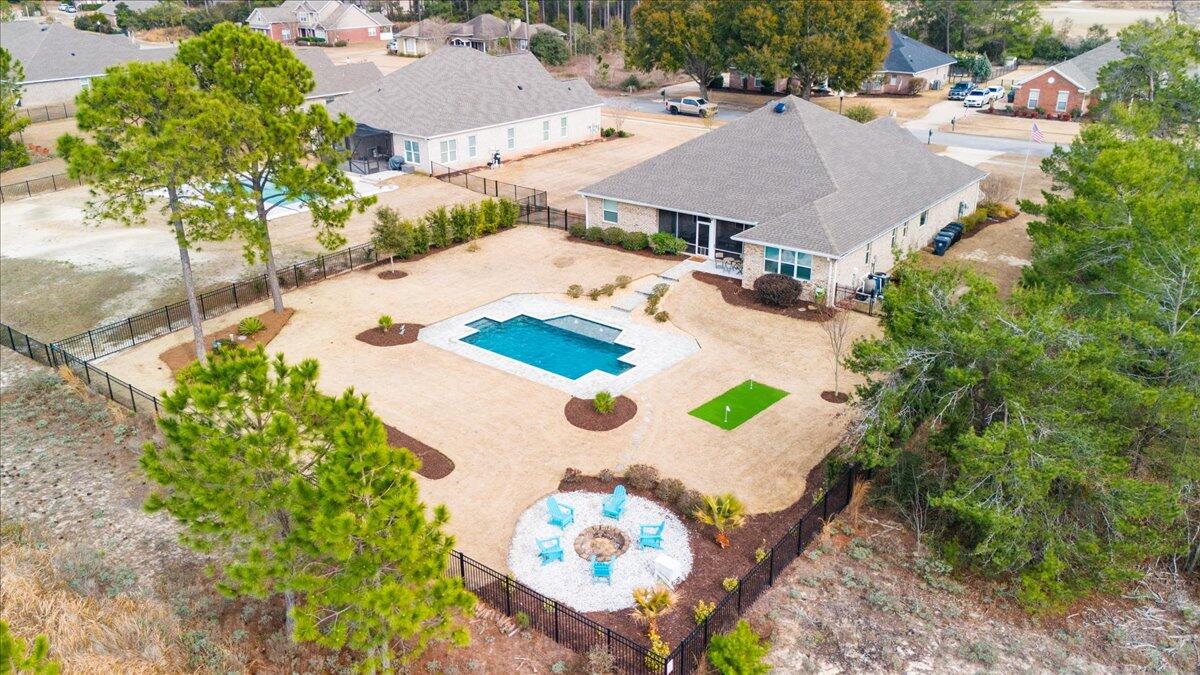 513 W Club House Drive