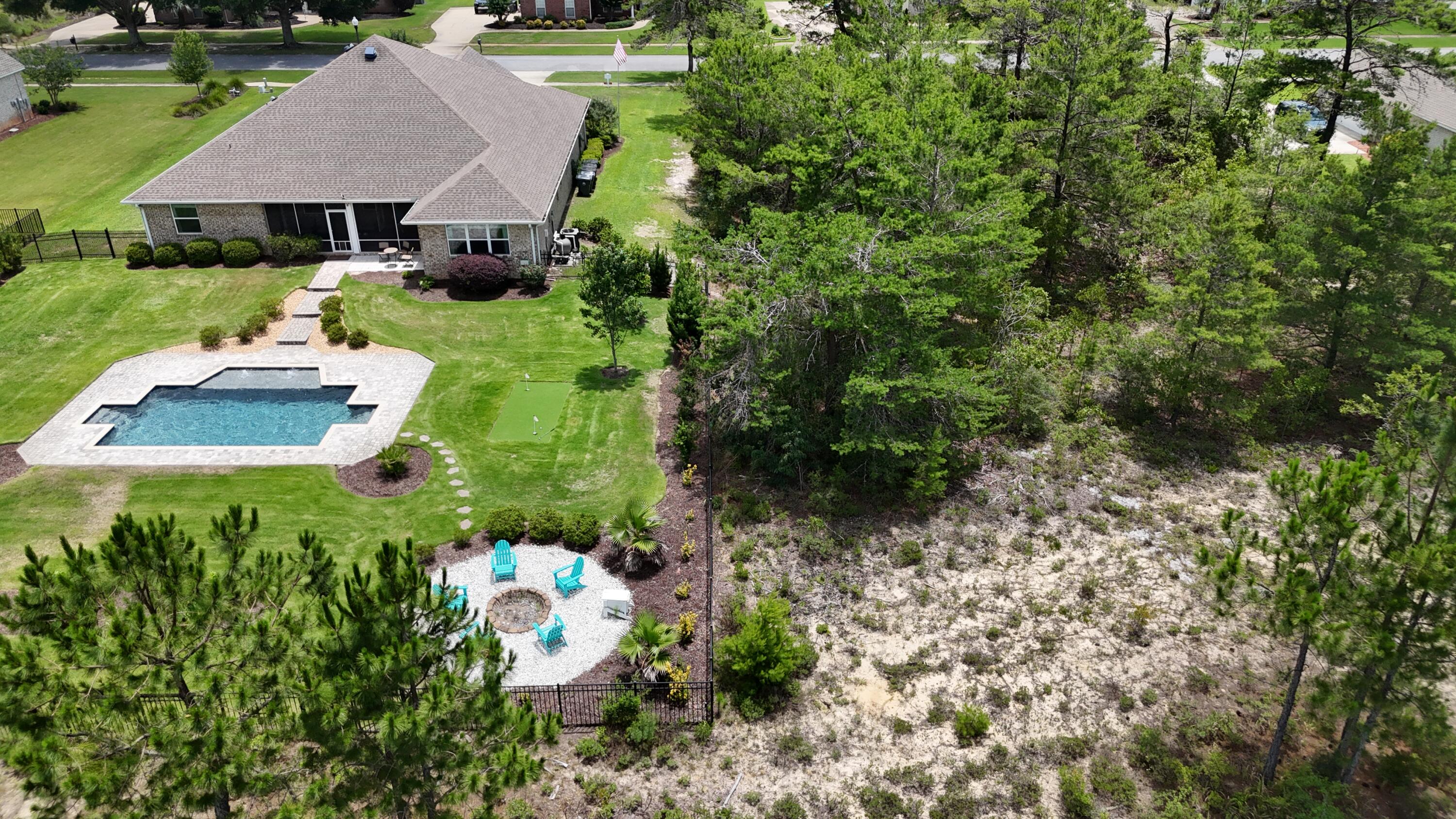 513 W Club House Drive