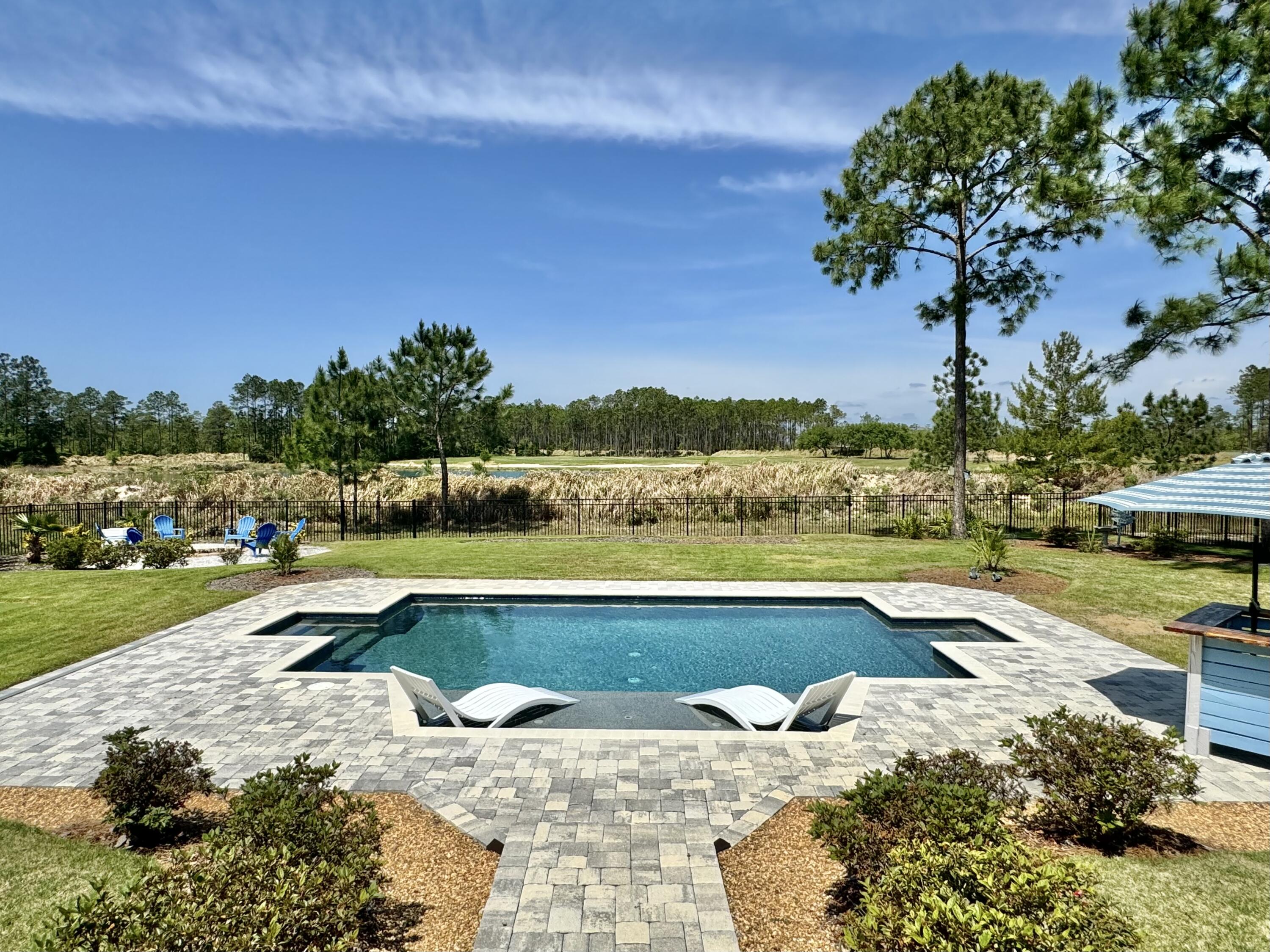 513 W Club House Drive