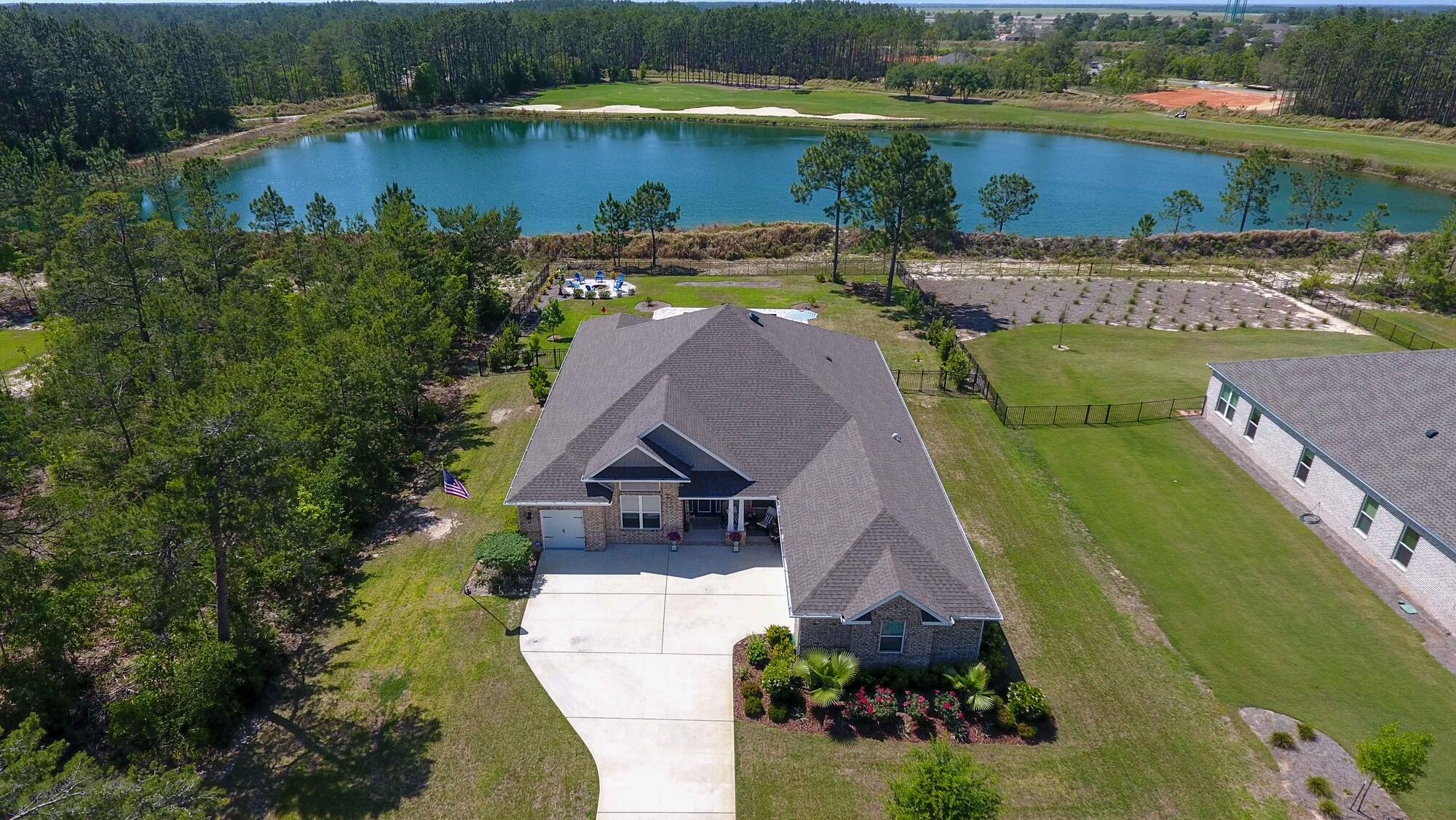 513 W Club House Drive