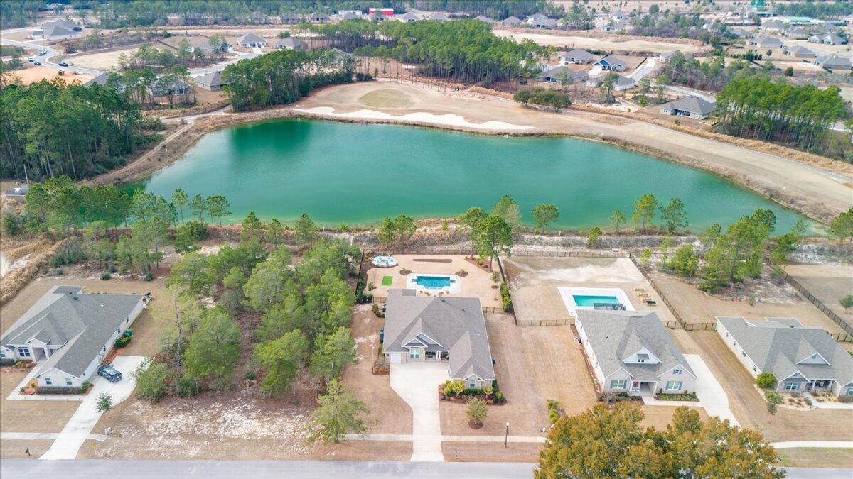 513 W Club House Drive