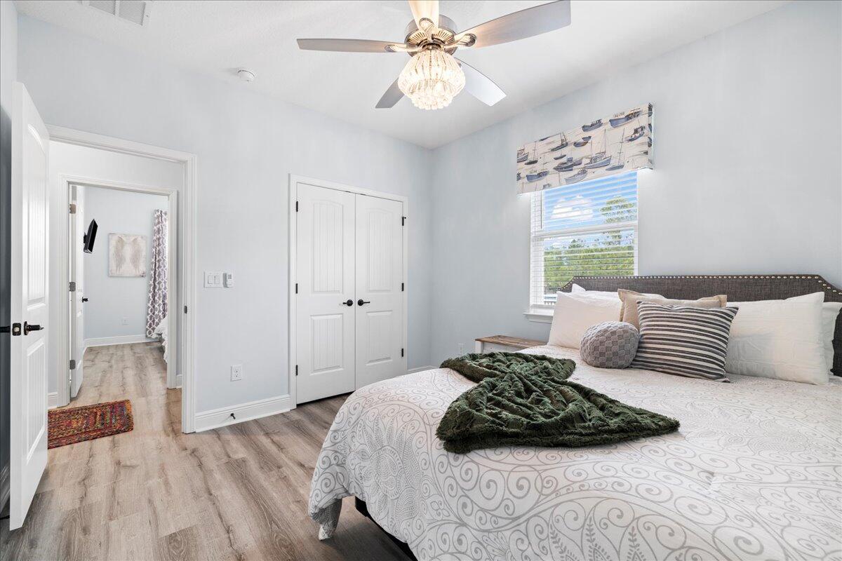 513 W Club House Drive