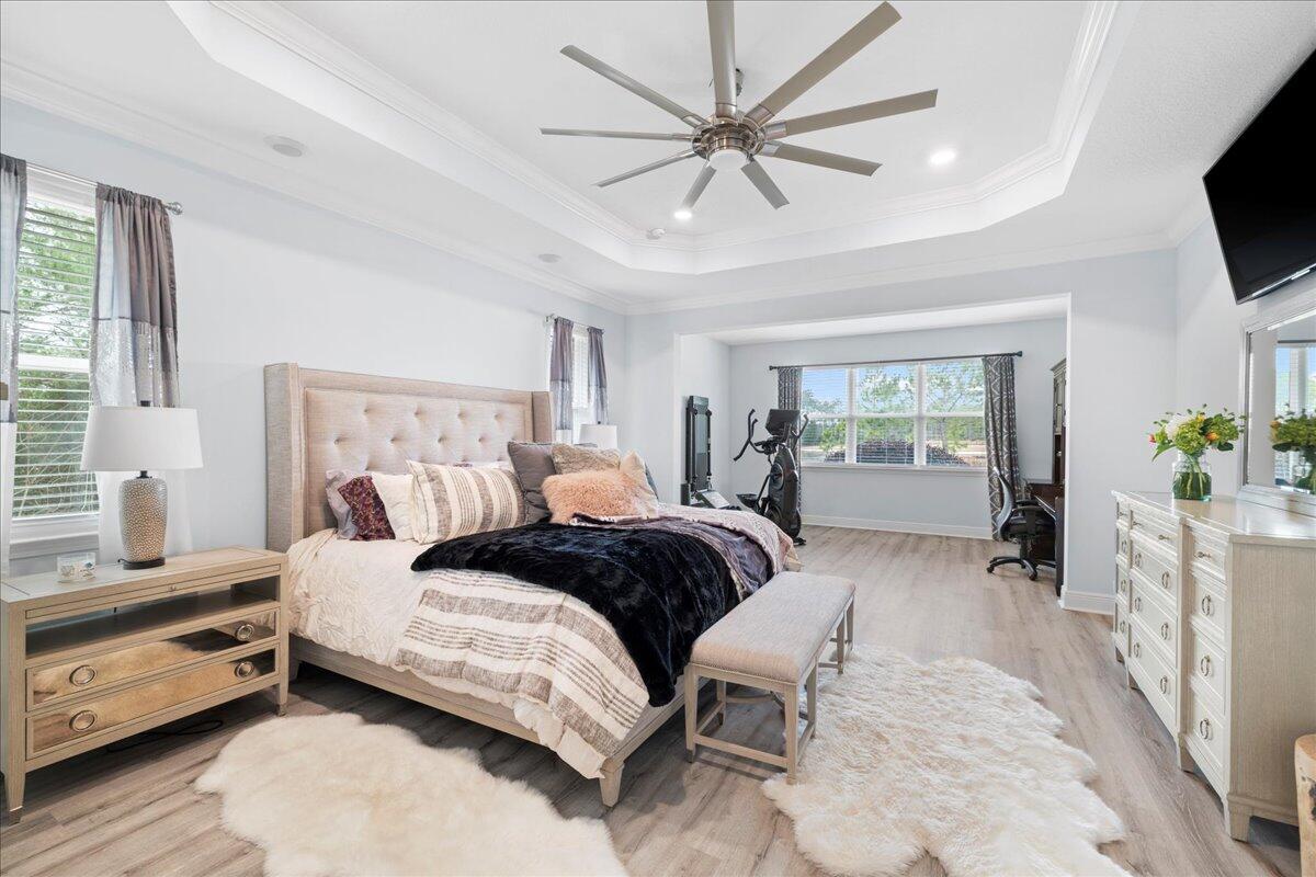 513 W Club House Drive