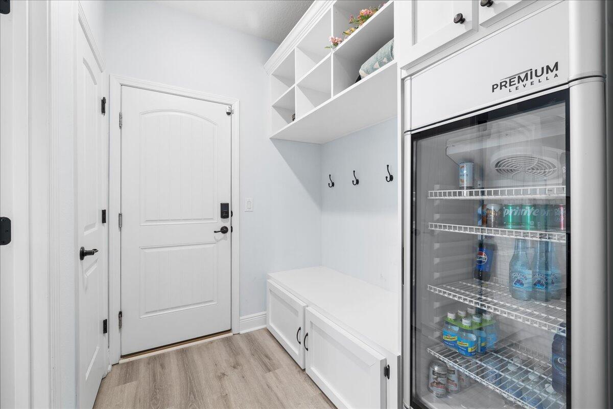 513 W Club House Drive