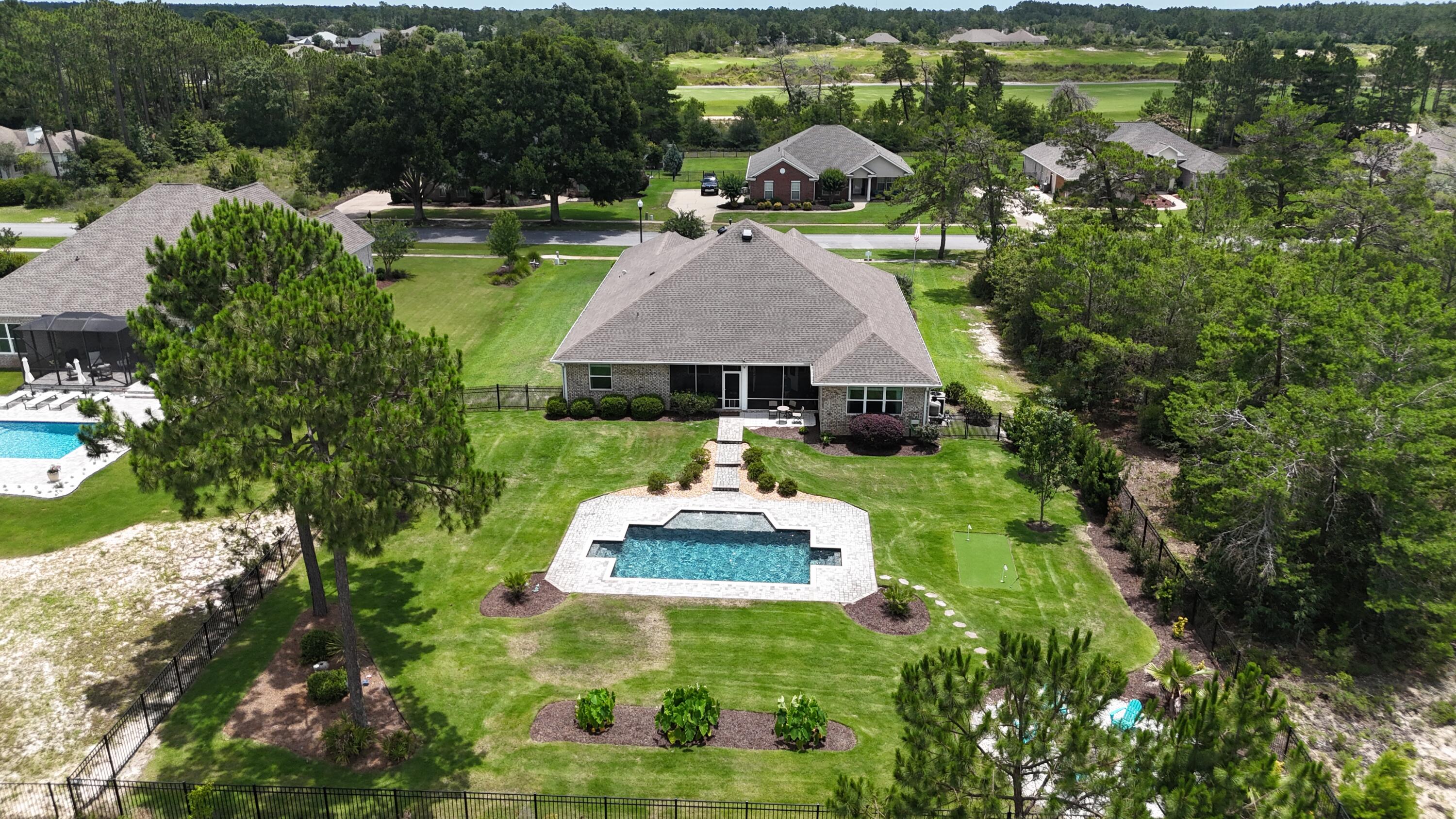 513 W Club House Drive