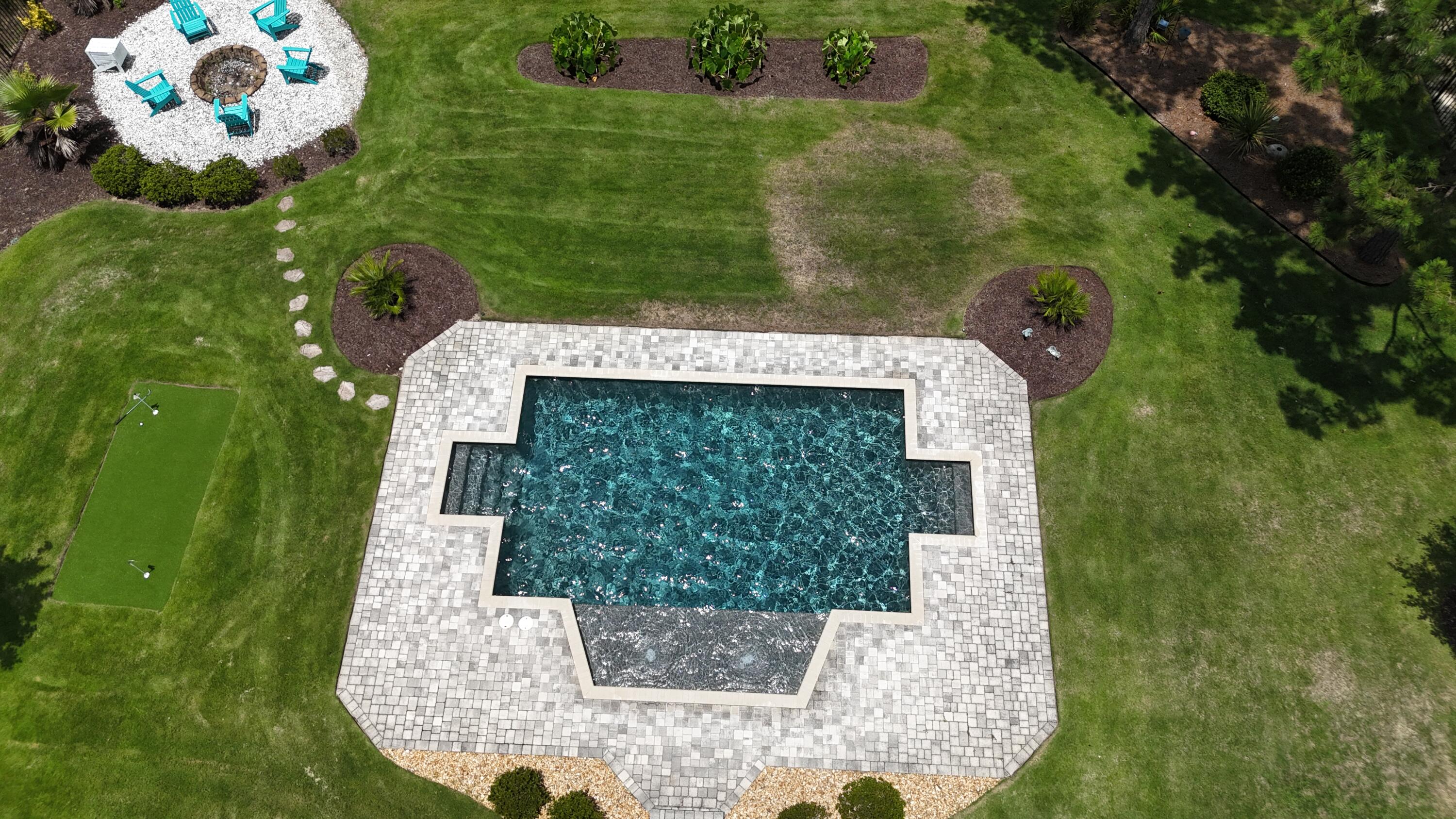 513 W Club House Drive