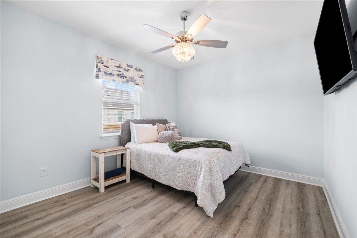 513 W Club House Drive