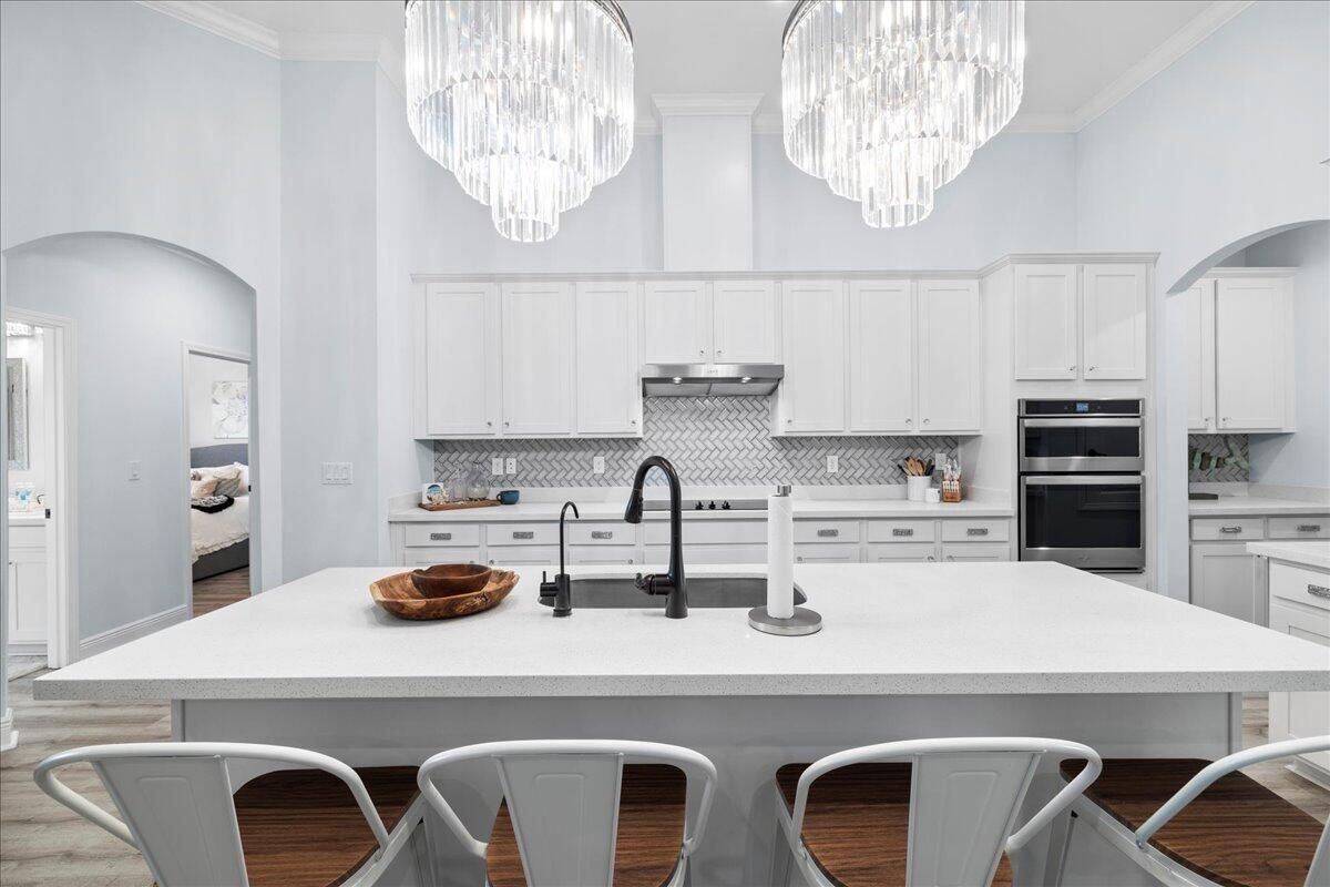 513 W Club House Drive