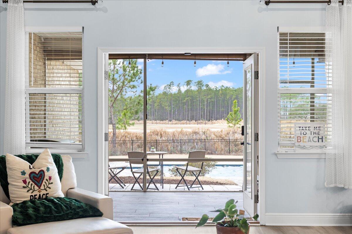 513 W Club House Drive