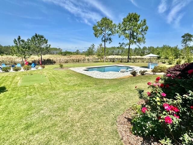 513 W Club House Drive