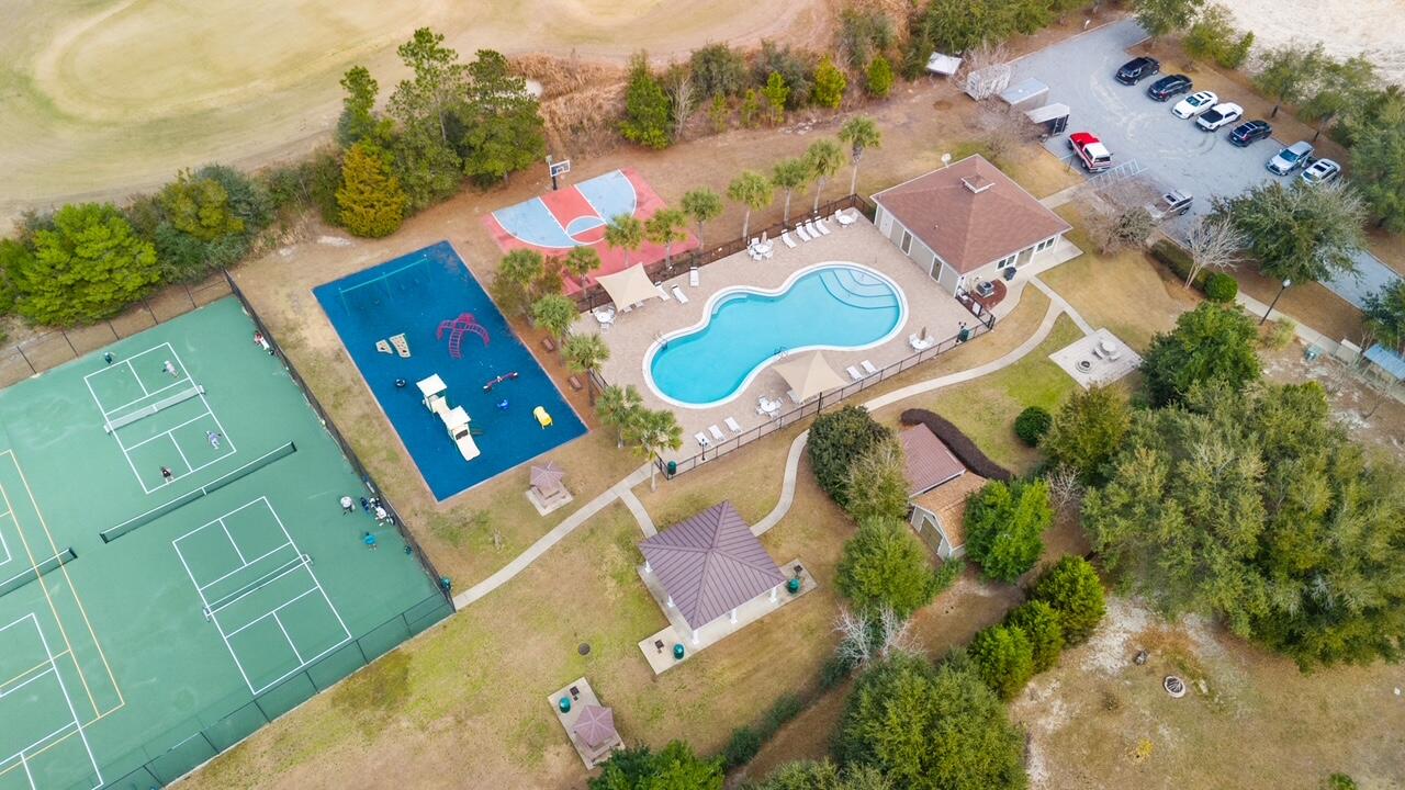 513 W Club House Drive