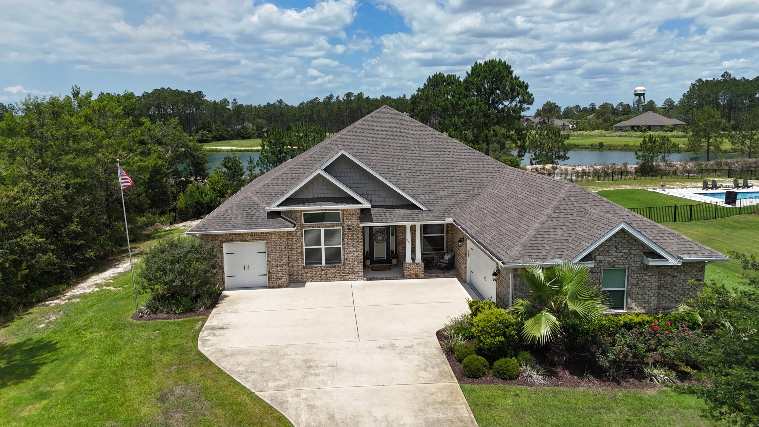 513 W Club House Drive