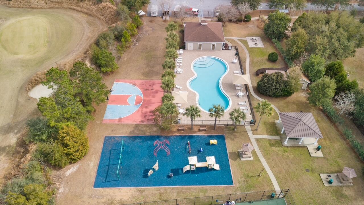 513 W Club House Drive