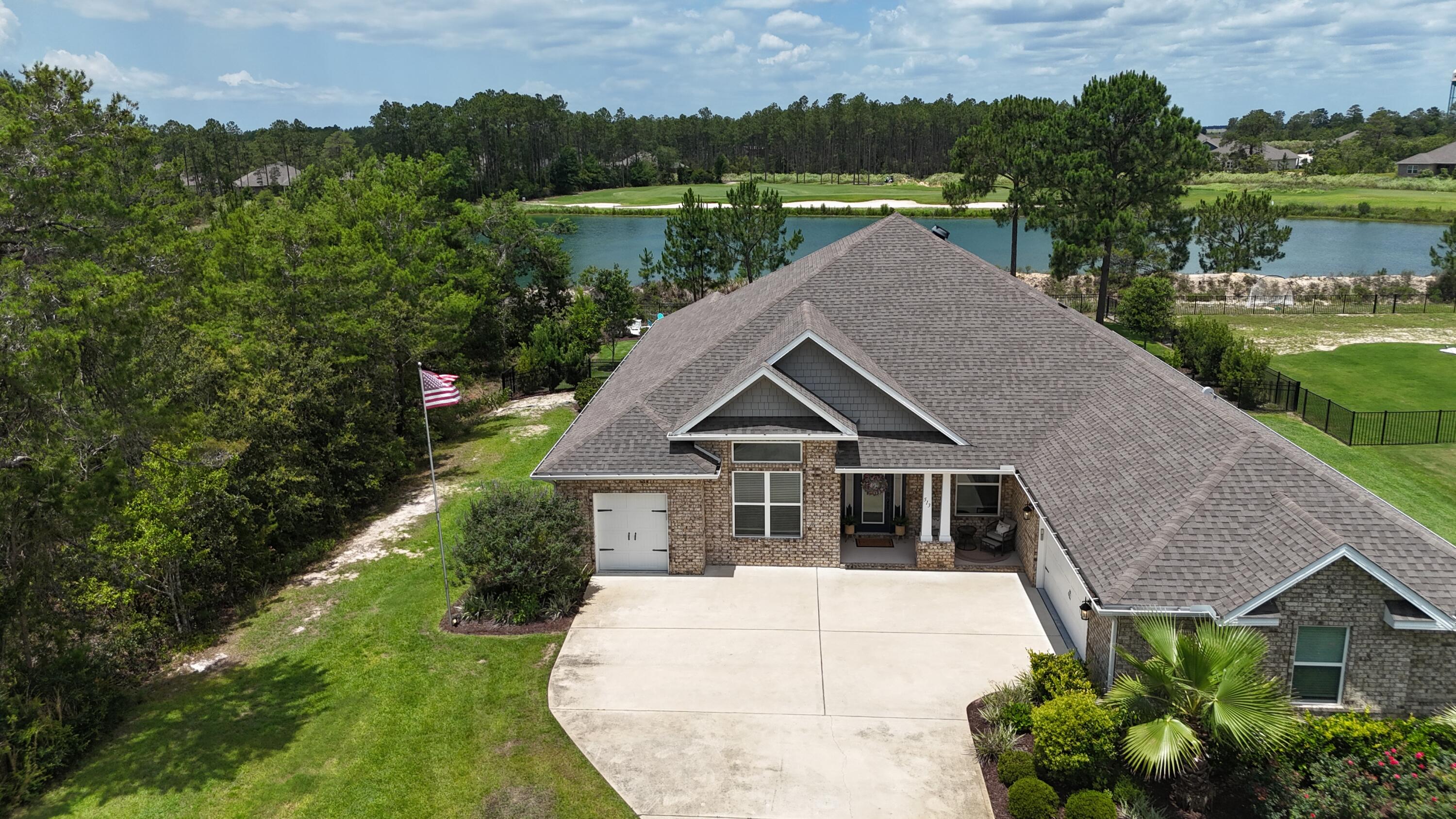 513 W Club House Drive
