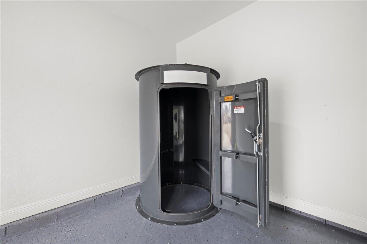 513 W Club House Drive