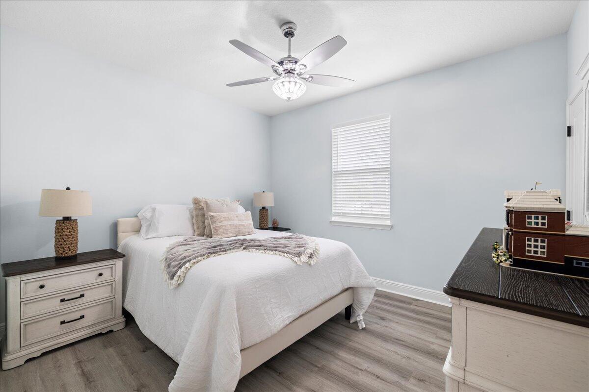 513 W Club House Drive