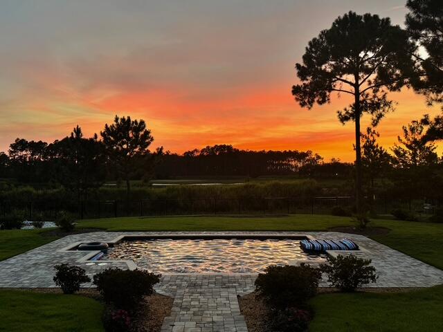 513 W Club House Drive