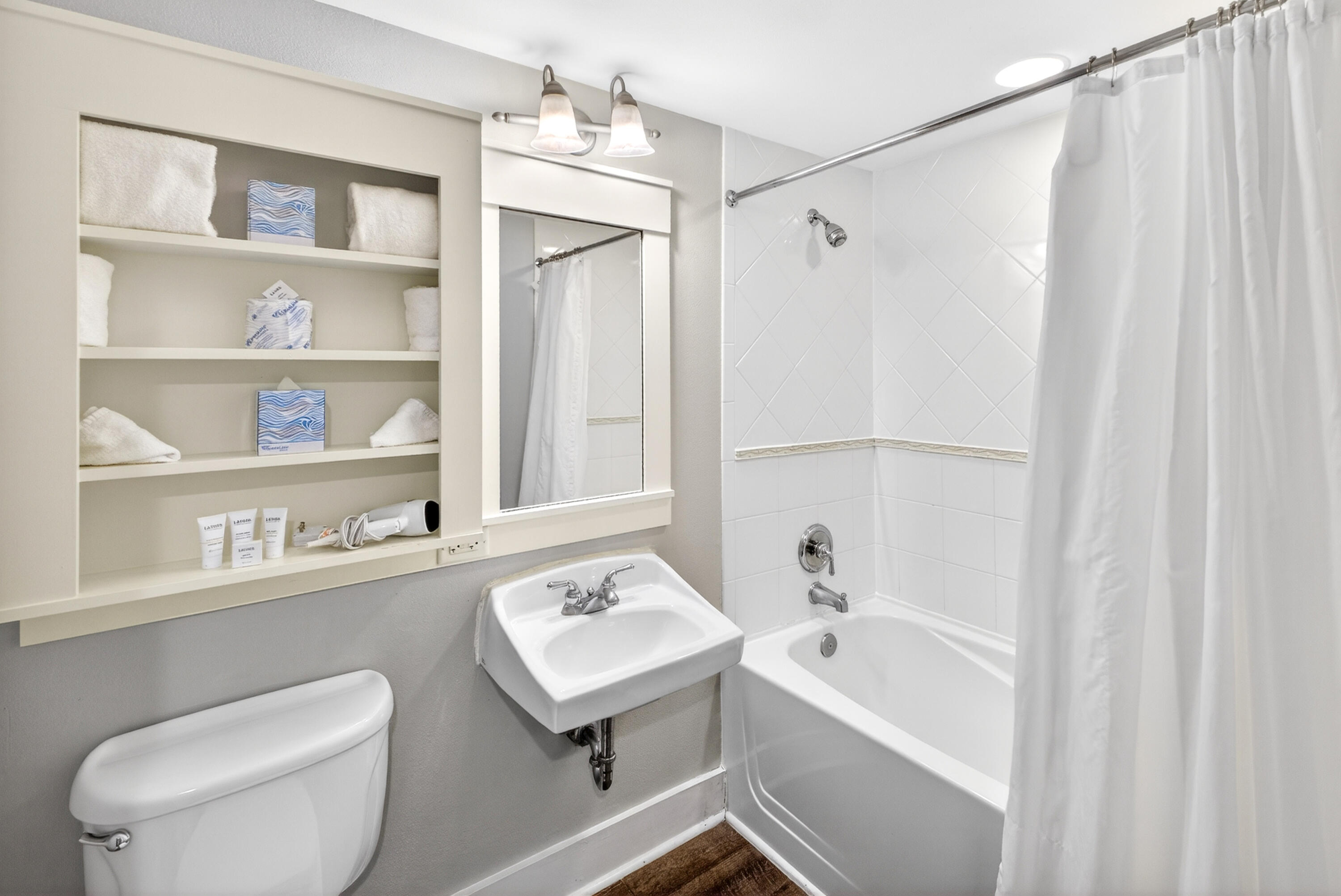 9300 Baytowne Wharf Boulevard 333/335