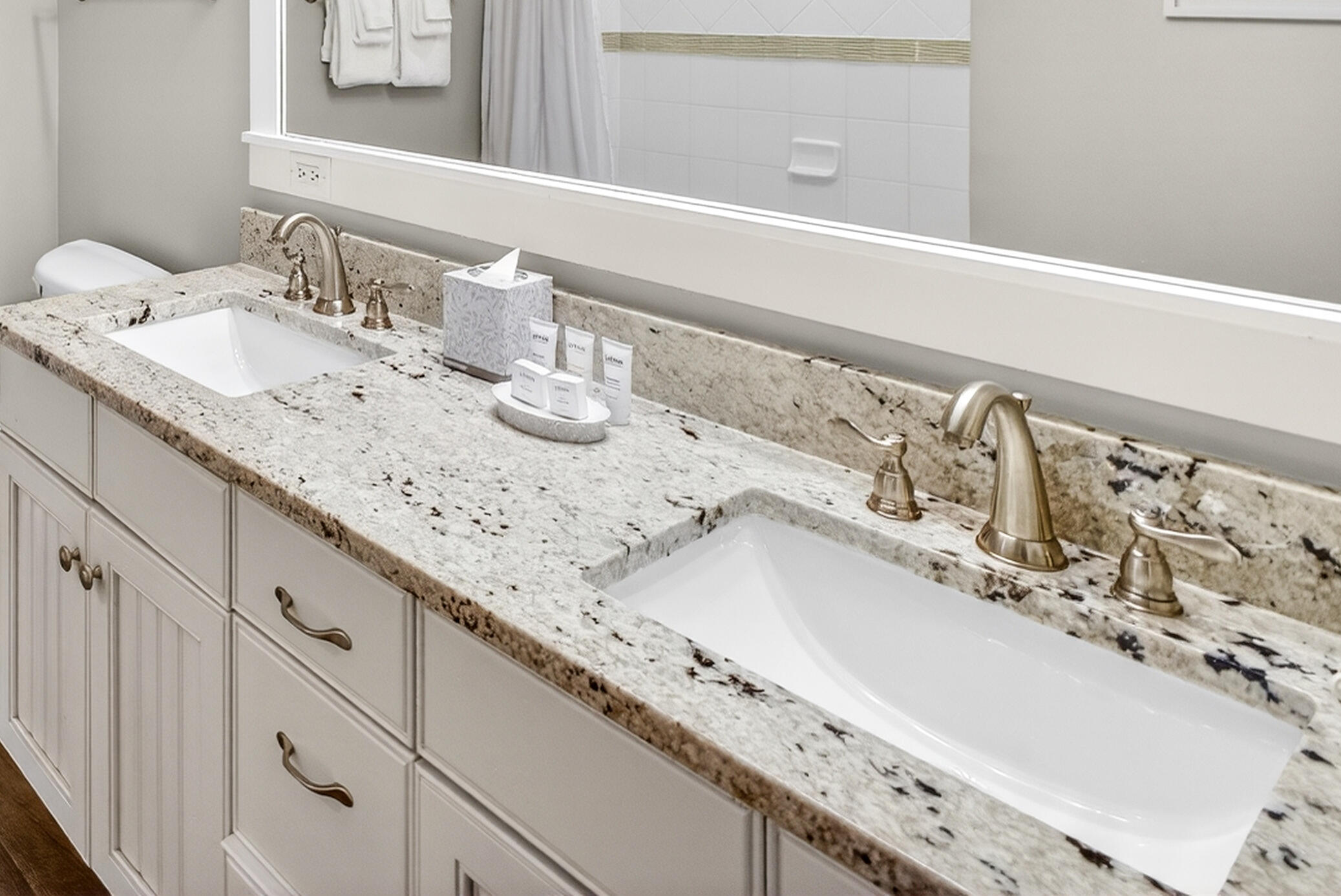 9300 Baytowne Wharf Boulevard 333/335